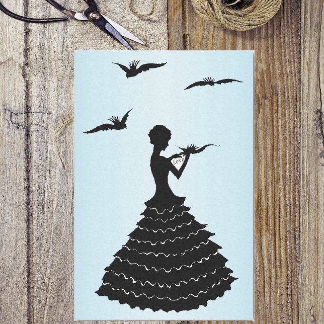 Papel De Seda Letra de amor de Lady Silhouette de época (black silhouette lady in ruffled dress with love letter and flying black doves on blue tissue paper.)