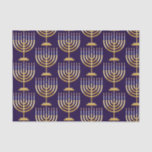 Papel De Seda Menorá de oro azul<br><div class="desc">Patrón de menorá judía con velas en papel de regalo de fondo azul.</div>