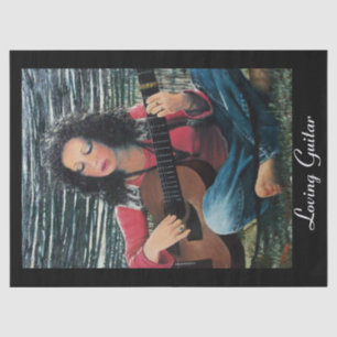 Papel De Seda Mujer Jugando Música Con Guitarra Acústica