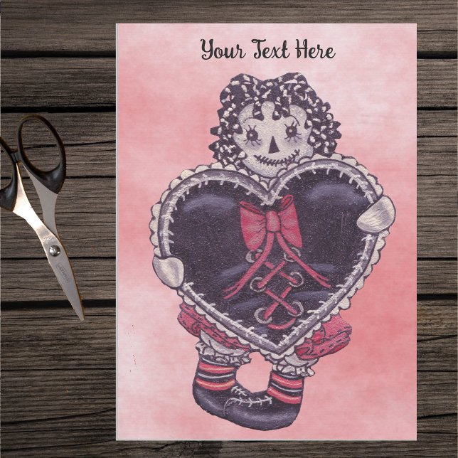 Papel De Seda Muñeca de trapo sonriente gótica con cabello de hi (Goth rag doll button eyes yarn hair big black lace trimmed heart with bow on pink / red tissue paper)