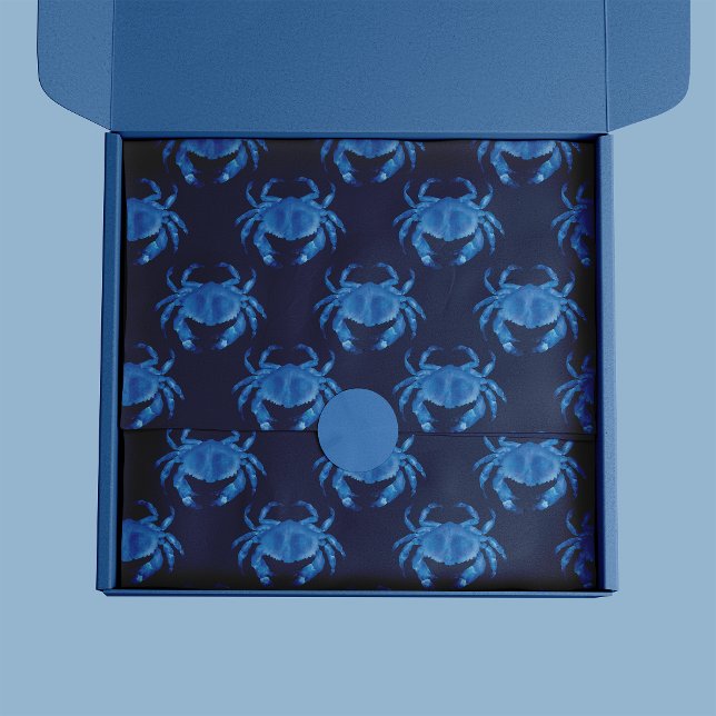Papel De Seda Patrón de cangrejo azul junto al mar océano (Blue crab tissue paper on dark navy blue background)