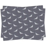 Papel De Seda Patrón de pichón<br><div class="desc">Un patrón de pichón divertido en un fondo oscuro. Perfecto para los aficionados a las aves,  los marrulleros o cualquier otra persona que ame estas criaturas. Arte original de Nic Squirrell.</div>