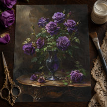 Rosas púrpuras góticas victorianas en jarrón vinta