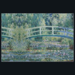 PAPEL DE TEJIDO DE PUENTE DE MONET JAPONÉS<br><div class="desc">Una de las pinturas más conocidas de Claude Monet. Este es uno de los más de 200 cuadros de su jardín acuático donde pintó su colección de Water Lilies. Esta pieza en particular es rica en grises y púrpura, así como en azules y verdes y se completó en 1900. Para...</div>