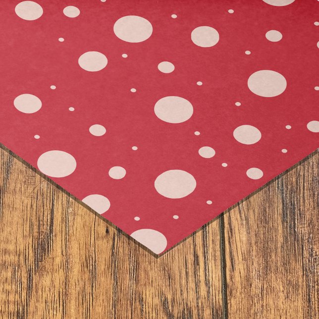 Papel de tejido rojo bonito con puntos rosados de  (Subido por el creador)