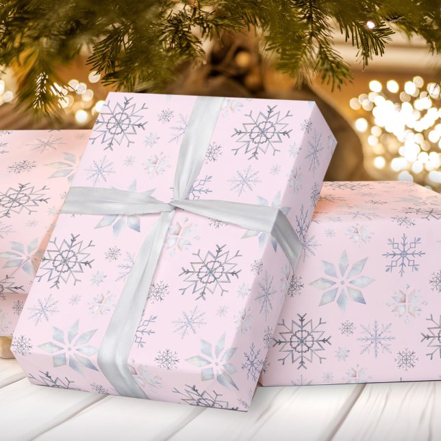 Papel envuelto de Navidades rosados copos de nieve (Winter Snowflakes Pink Christmas Wrapping Paper)