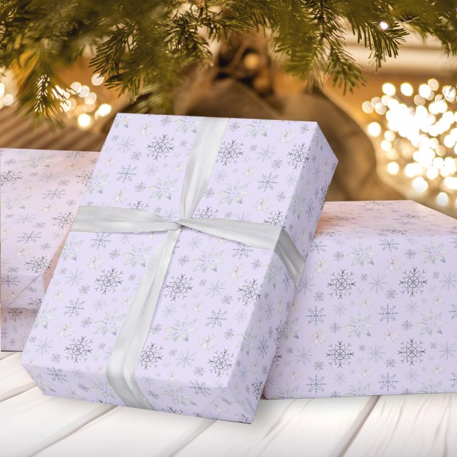 Papel envuelto de Navidades violetas copos de niev (Winter Snowflakes Violet Christmas Wrapping Paper)