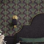 Papel Pintado Art Deco Elegante Verde y Oro<br><div class="desc">Eleva tu espacio con este lujoso tapiz Art Deco. El motivo del ventilador que se repite en tonos verdes y dorados evoca el glamour y la sofisticación de los años 20. Este diseño de palo y piel añade un toque de elegancia vintage a cualquier habitación, desde un elegante salón hasta...</div>