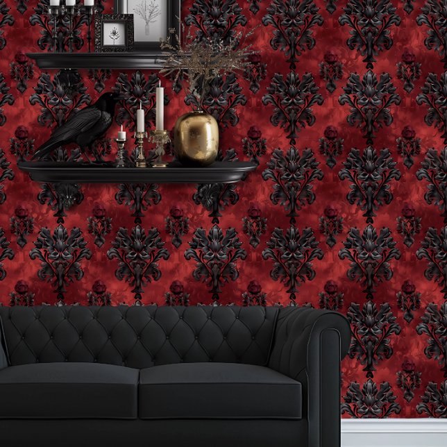 Papel Pintado Black Whimsigoth en flor rojo (Whimsigoth Dark Red & Black Wallpaper behind a black couch and floating goth shelves.)