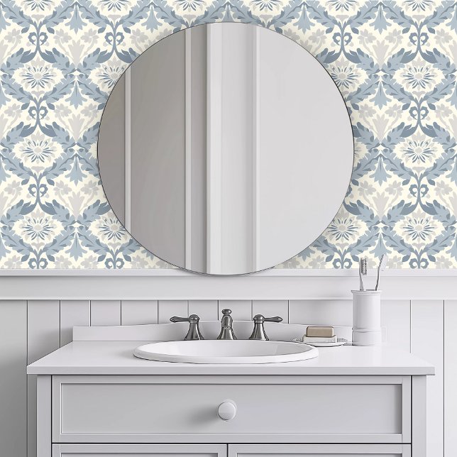 Papel Pintado Corona azul monocromática (Monochromatic Blue Wreath Wallpaper in a white bathroom.)