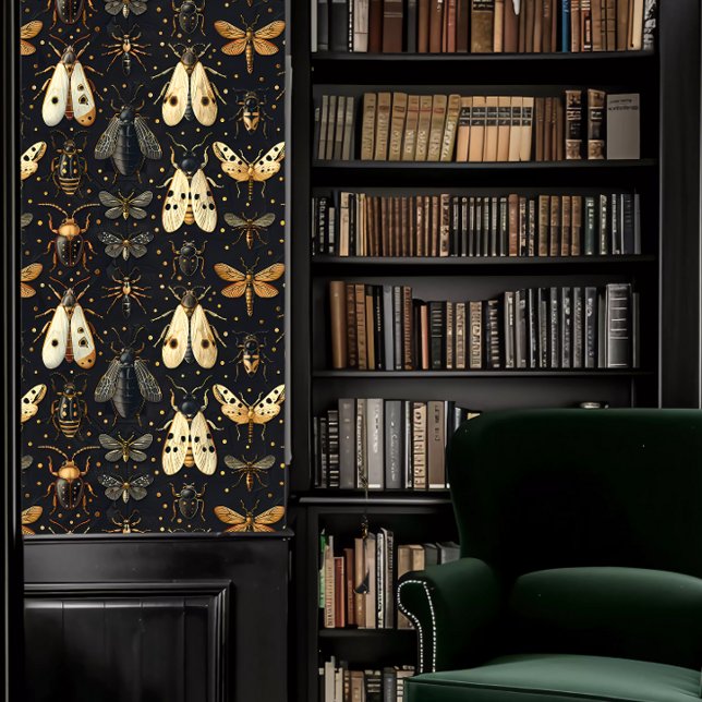 Papel Pintado Crema de academia oscura e insectos negros (Dark Academia Cream and Black Insects Wallpaper in a library.)