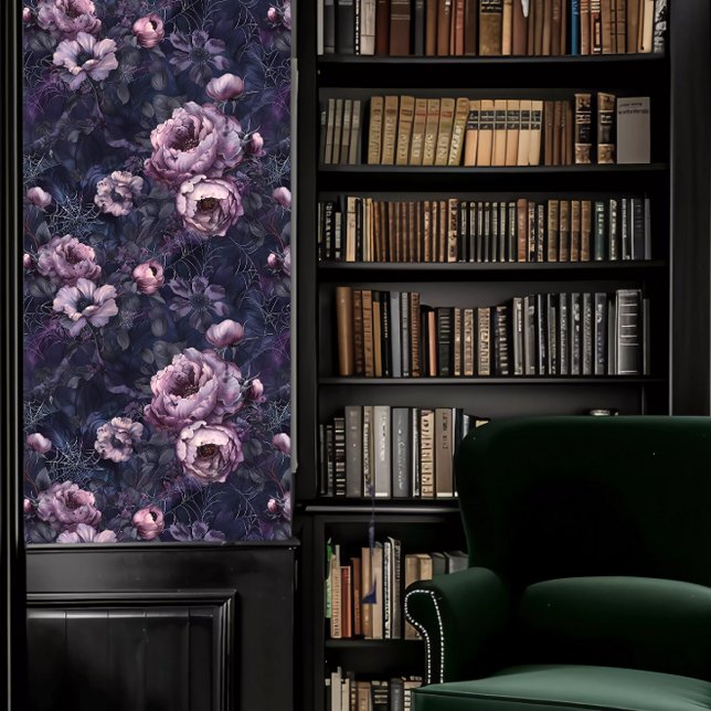 Papel Pintado Dark Academia Spider Webs con flores moradas (Dark Academia Spider Webs with Purple Flowers Wallpaper in a library.)