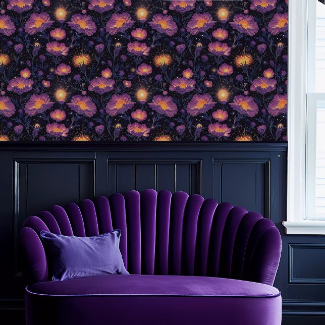 Papel Pintado Fairycore Eééret GLuminoso Morado y Amarillo Flora (Fairycore Ethereal Glowing Purple & Yellow Floral Wallpaper above a purple scalloped sofa.)