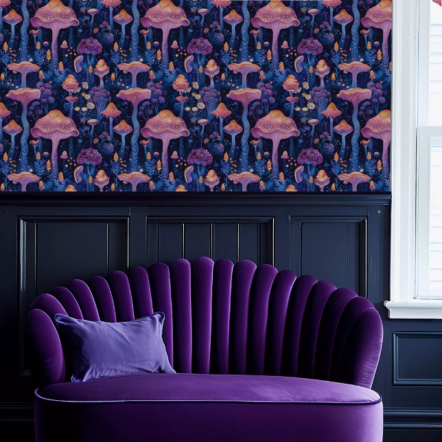 Papel Pintado Fairycore Púrpura y Blue Whimsical Fungus (Fairycore Purple and Blue Whimsical Fungus Wallpaper above a purple scalloped sofa.)