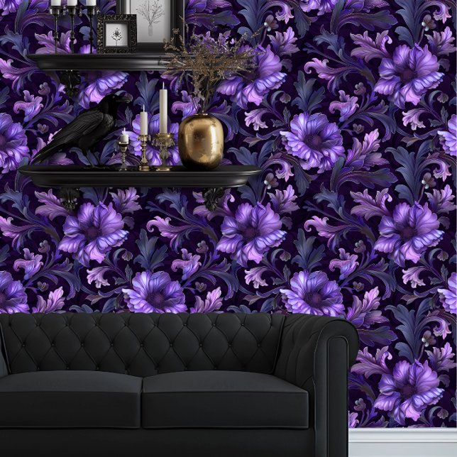 Papel Pintado Flores púrpura grandes Whimsigoth (Whimsigoth Dark Purple and Black floral wallpaper behind a black couch and goth floating shelves)
