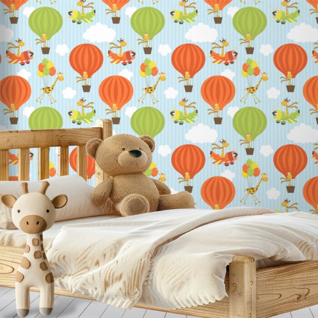 Papel Pintado Giraffe divertida en el patrón de globos y aviones (Fun Giraffe in Air Balloons and Planes Pattern Wallpaper by Ricaso. Children's bedroom decor)