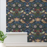 Papel Pintado Patrón del ladrón de fresas William Morris Vintage<br><div class="desc">Se trata de una impresión digitalmente realzada derivada de un bloque antiguo de 1883 impreso El patrón del ladrón de fresa diseñado por William Morris. William Morris era un poeta, novelista, diseñador textil de la era victoriana y una importante figura del Movimiento Británico de Artes y Artesanías. Sus diseños tenían...</div>