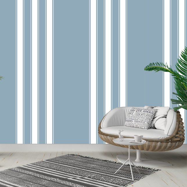 Papel Pintado Rayas serenas: Polvo azul y blanco y palo (Serene Stripes: Dusty Blue & White Peel and Stick Wallpaper)
