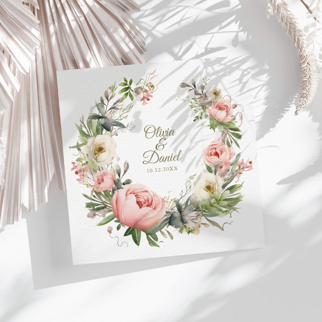 Papel Servilleta de boda Blush & Peach Peony (Blush & Peach Peony Wedding Napkin on a sunny white table with botanical decor)