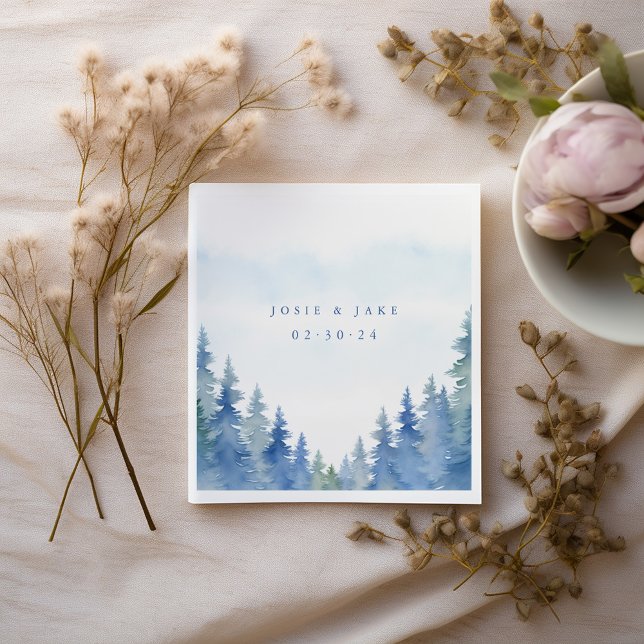 Papel Servilleta de boda con hermosos pinos de invierno (Pretty napkin with blue pine trees. Used for a wedding reception meal with names and date.)