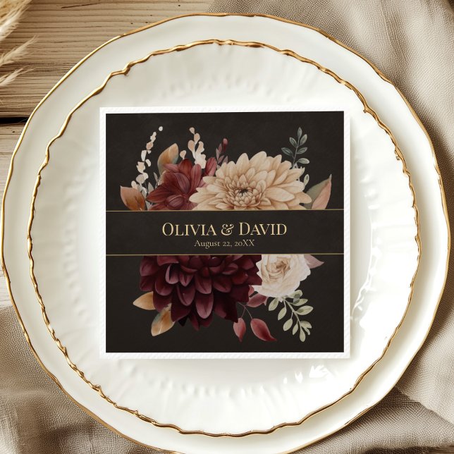 Papel Servilleta de boda floral Vintage Witchy (Vintage Witchy Floral Wedding Napkin on an elegant rustic wedding table)