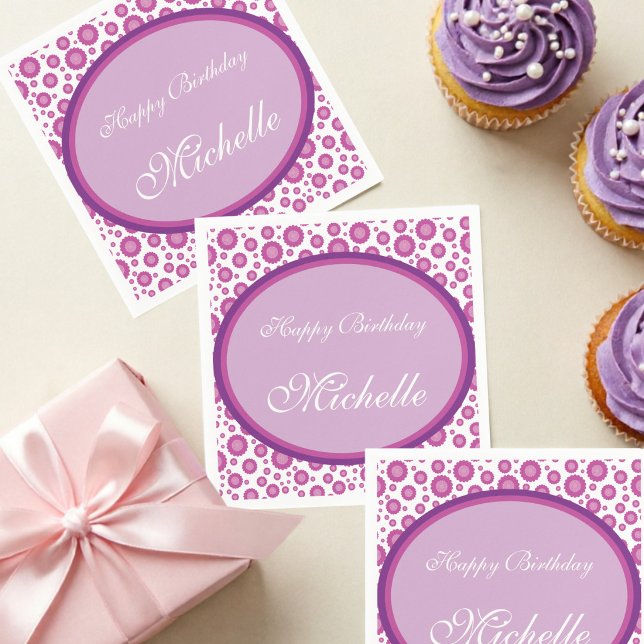 Papel Servilleta de flores manchadas de rosa con texto e (Napkins that pop. Custom script text in a bold lavender oval with playful pink flowers all around.)