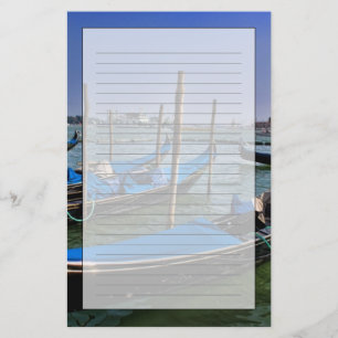 Papelería agua del Gran Canal con góndolas alineadas