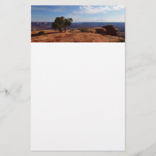 Papelería Árbol fuera de las rocas rojas I en Canyonlands