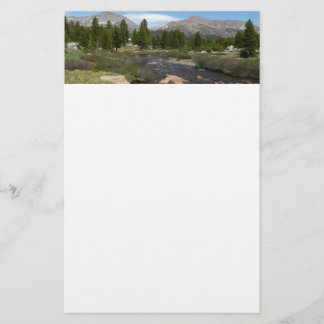 Papelería Arroyo de Montaña de High Country III en Yosemite