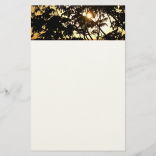 Papelería Atardecer a través de árboles en fotografía tropic