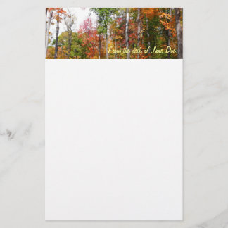 Papelería Caída en la colorida fotografía de otoño en el bos