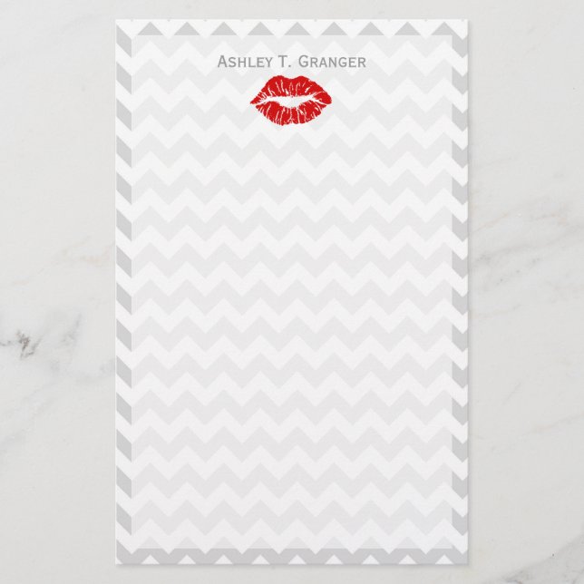 Papelería Chevron Blanco Gris Lt, Beso de pintalabios rojos (Anverso)