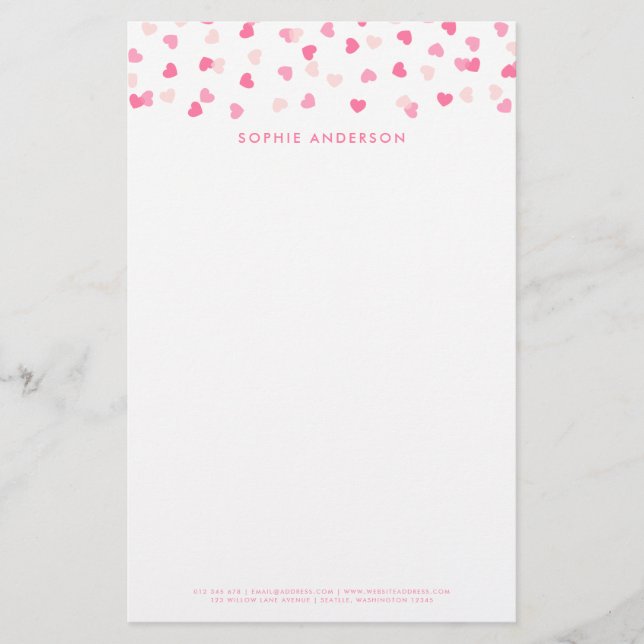 Papelería Confetti de corazones rosados dispersos (Anverso)