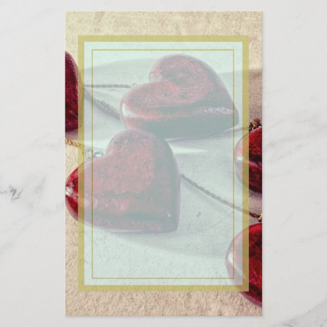 Papelería Corazones de madera rojos atados juntos en una (Anverso)