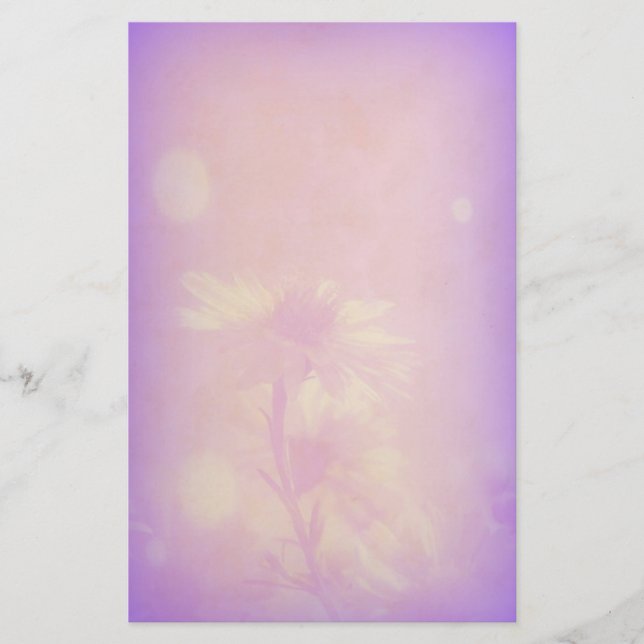 Papelería Daisies Delicados sobre morado descolorido (Anverso)