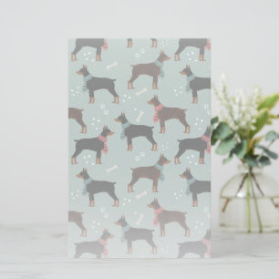 Papelería Dobermanes rojos y negros en el patrón invernal de