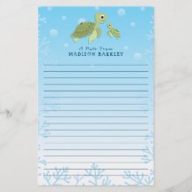 El animal marino del niño de la tortuga marina