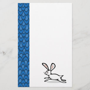 Papelería El azul blanco del conejo agita inmóvil