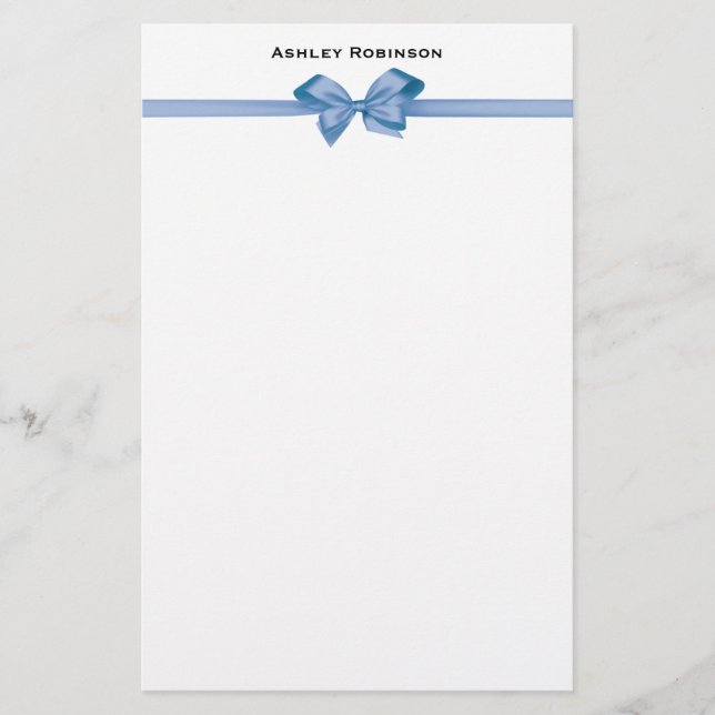 Papelería Elegante satén azul claro se inclina sobre blanco (Anverso)