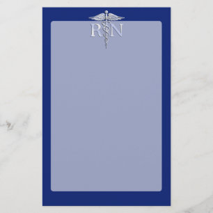 Papelería Enfermera inscrita RN Silver Caduceus en azul mari