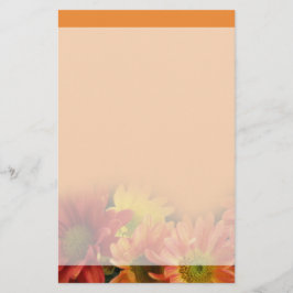 Papelería Flores rojas, amarillas y naranjas coloridas.