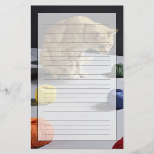 Papelería Gato de tabby del jengibre que se sienta en la