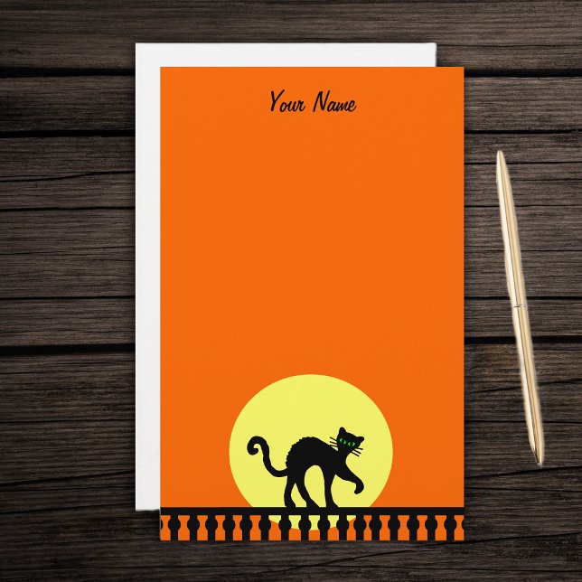 Papelería Gato negro de Halloween en una valla amarilla Nara (black spooky cat green eyes on fence yellow moon on orange stationery paper pad for Halloween.)