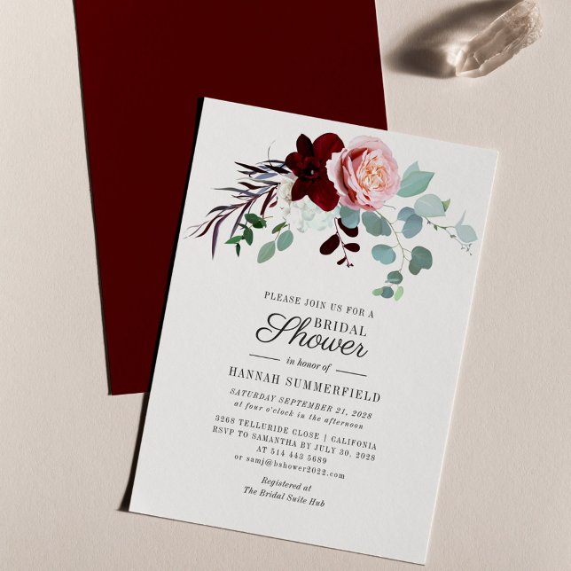 Papelería Invitación a la ducha nupcial con eucalipto floral (Burgundy Pink Floral Script Bridal Shower Invitation)
