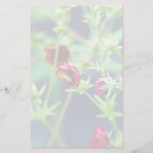 Papelería La abeja con la flor roja