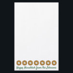 Papelería Latkes Felices Fiestas Judías en Hanukkah Chanukah<br><div class="desc">El Stationery cuenta con un original ilustracion de marcadores de deliciosos crepes de patata de latke con crema agria. ¡Perfecto para enviar la carta anual de Hanukkah! Este ilustracion Chanukah también está disponible en otros productos. ¿No ves lo que estás buscando? ¿Necesita ayuda con la personalización? Contacte con Rebecca para...</div>