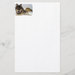 Papelería Lobo gris o lobo de madera que pone en la nieve