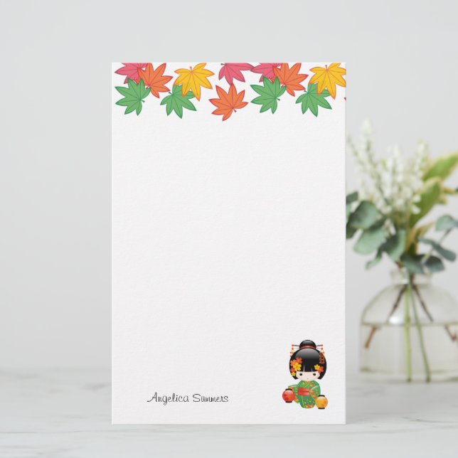 Papelería Muñeca Kokeshi Caída - Chica de Kimono Verde Geish (Anverso de pie)