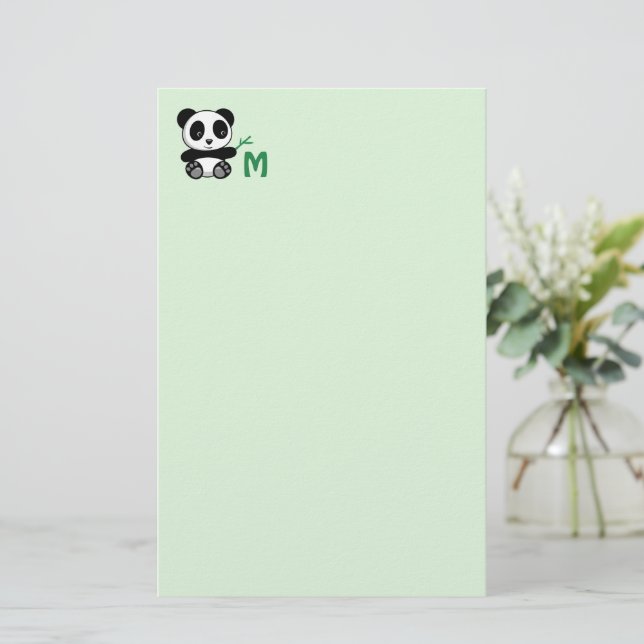 Papelería Pequeño Panda lindo con un monograma de bambú verd (Anverso de pie)
