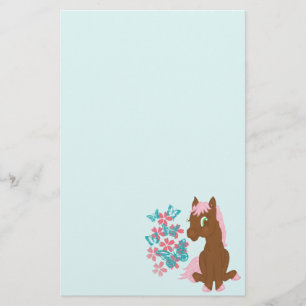 Papelería Potro de Brown con las flores y las mariposas